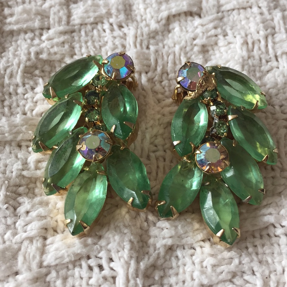 Jeweled brooches, earrings